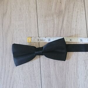 Black adjustable bow tie
